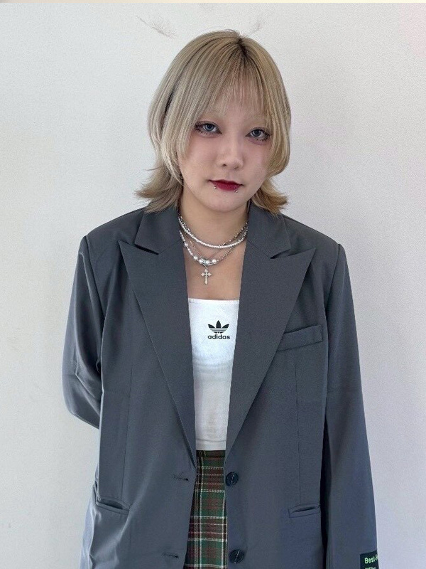 アシスタント女性