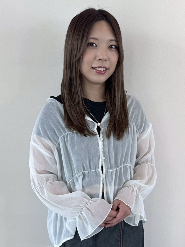 女性スタイリスト